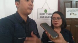 Kuasa Hukum Termohon Kejaksaan Negeri Ende, Rohmat Esa Hasan, SH dan Jane Clarita Ma'u, SH (Foto: Chen Rasi/SP)