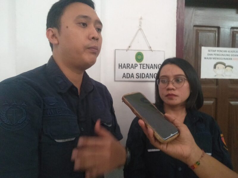 Kuasa Hukum Termohon Kejaksaan Negeri Ende, Rohmat Esa Hasan, SH dan Jane Clarita Ma'u, SH (Foto: Chen Rasi/SP)