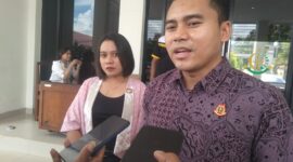 Kasi Intel Kejaksaan Negeri Ende, Nanda Yoga Rohmana sedang memberikan keterang Pers Soal Restorative Justice (Foto: Chen Rasi/SP)