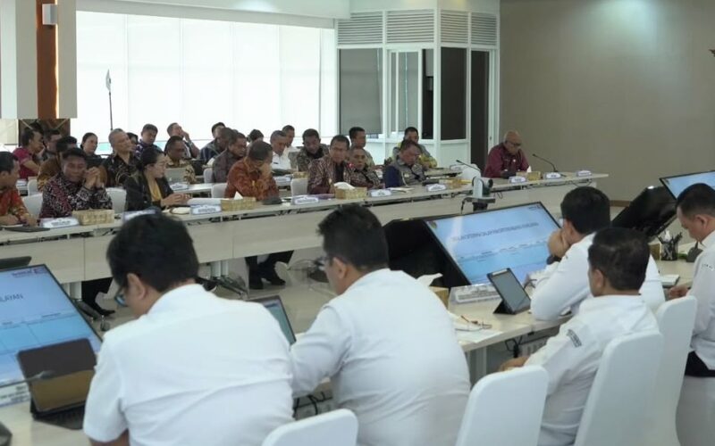 Mentri Kelautan dan Perikanan, Sakti Wahyu Trenggono Audiens dengan Gubernur Melki Laka Lena dan Bupati Serta Walikota se-NTT (Foto: Dok KKP)