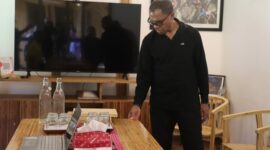 Wakil Gubernur NTT, Johanis Asadoma Tinjau Rumah Bambu Mosedia (Foto: FT)