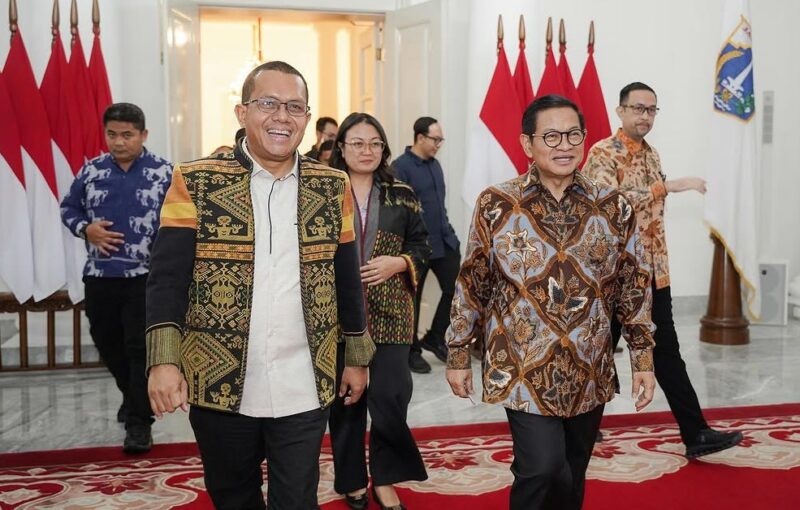 Gubernur NTT, Emanuel Melkiades Laka Lena bersama Gubernur DKI Jakarta, Parmono Anung (Foto: Istimewa)