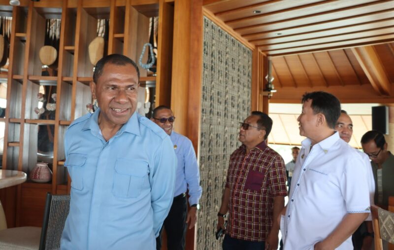 Wakil Gubernur NTT, Johanis Asadoma melakukan kunjungan ke Ta'aktana Luxury Collection Resort & Spa dan Mawatu Resort (Foto: FT)