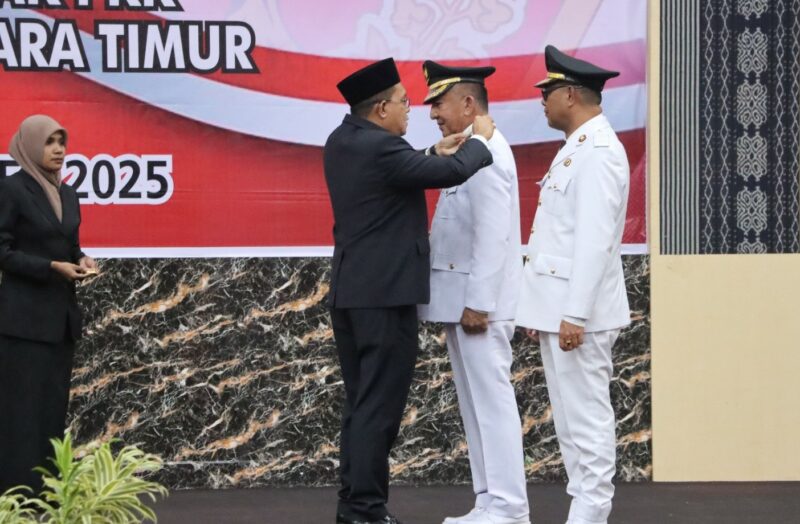 Gubernur NTT, Emanuel Melkiades Laka Lena melantik Bupati, Willybrodus Lay dan Wakil Bupati Belu, Vincente Hornai Goncalves periode 2025 - 2030 (Foto: DC)