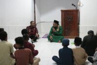 Wakil Gubernur NTT, Johanis Asadoma berbagi kasih dengan Anak-anak Panti Asuhan Attin (Foto: DC)