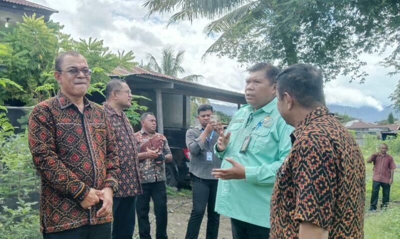 Bupati Kabupaten Ende, Yosef Benediktus Badeoda, SH., MH bersama Wakil Bupati, Dominikus Minggu Mere saat menghadiri dan membuka kegiatan Rakor program One Village One Product (Foto: Chen Rasi/SP)