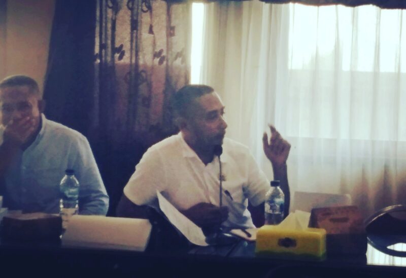 Vinsen Sangu, SH., MH menyampaikan pandangannya soal revisi dua Perbub perubahan APBD dalam Rapat Kerja Pansus DPRD Ende (Foto: Chen Rasi/SP)