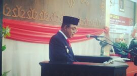 Bupati Kabupaten Ende, Yosef Benediktus Badeoda menyampaikan Pidato Perdananya pada Rapat Paripurna DPRD Kabupaten Ende (Foto: Chen Rasi/SP)