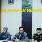 Kepala Kejaksaan Negeri Ende, Zulfahmi, SH,.MH, saat memberikan keterangan pers kepada awak media atas penyelidikan terhadap Lima Pejabat OPD Di Ende Terkait Dugaan Penyimpangan DAU dan DAK 49 M (Foto: Chen Rasi/SP)