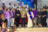 Wakil Gubernur NTT, Johanis Asadoma Hadiri Prosesi jalan Salib ke IX Tahun 2025 yang diselenggarakan oleh Pemuda GMIT Klasis Kota Kupang (Foto: YH)