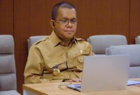Gubernur NTT, Melki Laka Lena saat menjadi Keynote speech via online dari Ruang Kerja Gubernur NTT pada kegiatan Seminar Nasional (Foto: YH)