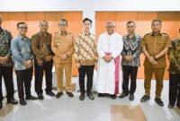 Wakil Presiden, Gibran Rakabuming foto bersama dengan Tokoh Agama dan Tokoh Adat Di Sikka (Foto: Humas Pemprov NTT)