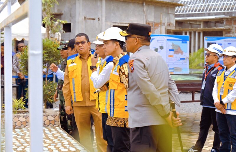 Wakil Presiden, Gibran Rakabuming didampingi Gubernur Melki Laka Lena meninjau lokasi proyek pembangunan Waduk Lambo Nagekeo (Foto: istimewa)