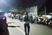 Personil Gabungan Polres Ende sedang melakukan patroli malam di Kota Ende (Foto: Chen Rasi/SP)