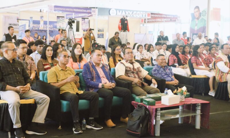 Gubernur Melki Laka Lena saat menghadiri dan membuka kegiatan  “Bali Nusra Education Fair” (Foto: IN)