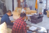 Bupati Ende, Yosef Benediktus Badeoda saat memberikan keterangan pers kepada sejumlah awak media dalam rangka menyongsong hari lahir Pancasila 1 Juni 2025 (Foto: Chen Rasi/SP)