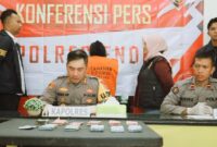 Kapolres Ende, AKBP I Gede Ngurah Joni Mahardika, SH,S.I.K, MH didampingi Kasat Reskrim Iptu I Gusti Made Andre Putra Sidarta, S Tr.K, S.I.K dan Kasi Humas, Ipda Heru Sutaban (Foto:  Chen Rasi/SP)