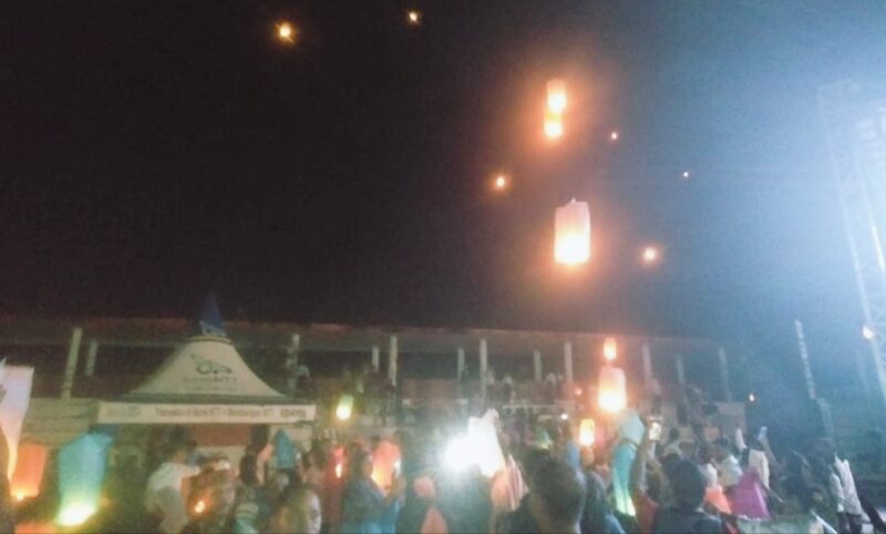 Ratusan Lampion dilepaskan ke udara pada kegiatan Launching PESTA (Foto: Chen Rasi/SP)