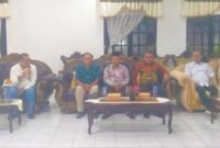 Konferensi pers Bupati Ende, Yosef Benediktus Badeoda dan para Tokoh Lintas Agama (Foto: Chen Rasi/SP)