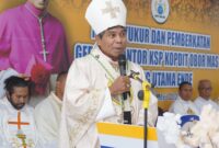 Uskup Agung Ende, Mgr. Paulus Budi Kleden saat kotbah pada Misa Pemberkatan Gedung KSP KOPDIT Obor Mas Cabang Utama Ende, (Foto: Chen Rasi/SP)
