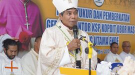 Uskup Agung Ende, Mgr. Paulus Budi Kleden saat kotbah pada Misa Pemberkatan Gedung KSP KOPDIT Obor Mas Cabang Utama Ende, (Foto: Chen Rasi/SP)