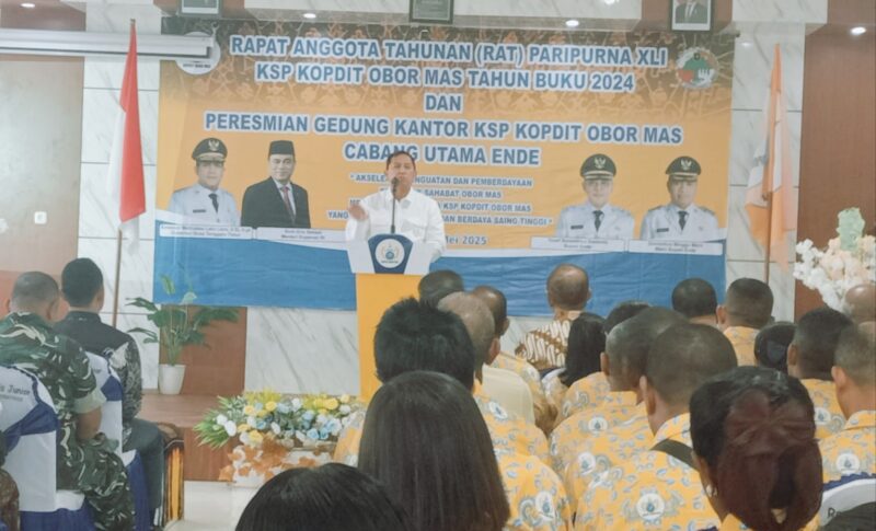 Sekretaris Mentri Koperasi, Ahmad Zabadi memberikan sambutan dalam acara peresmian Kantor baru KSP KOPDIT Obor Mas Cabang Utama Ende (Foto: Chen Rasi/SP)