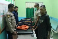 Korban FK yang dievakuasi oleh tim Inafis Polres Ende dan di bantu Anggota Polsek Wolowaru (Foto: Humas Polres Ende)