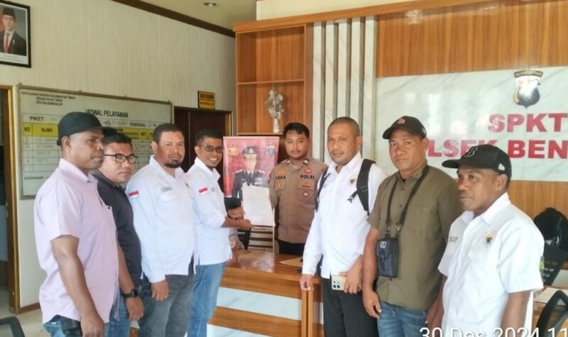 Ikatan Keluarga Ende Lio Sare saat menyerahkan dokumen badan hukum IKELS ke Polsek Bengalon, Kabupaten Kutai Timur (Foto: Istimewa)