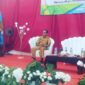 Wakil Bupati Ende, Dominikus Minggu Mere saat memberikan sambutan sekaligus membuka kegiatan pelatihan Beyond School Leader (Foto: Chen Rasi/SP)