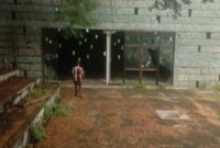 Kondisi terkini gedung Immaculata yang ditumbuhi rumput liar (Foto: Chen Rasi/SP)