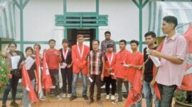 Aktivis GMNI Cabang Ende sedang berada di Situs Rumah Pengasingan Bung Karno (Foto: Chen Rasi/SP)