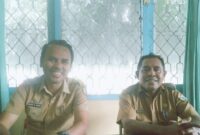 Kepala Dinas PMD, Adrianus Yosafat Muda didampingi Kabid Pemdes Peter TH. Tanoel saat memberikan keterangan pers (Foto: Chen Rasi/SP)