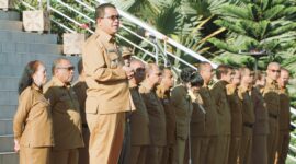 Gubernur NTT, Melki Laka Lena Pimpin Apel kekuatan bersama ASN Lingkup Pemprov NTT (Foto: RN)