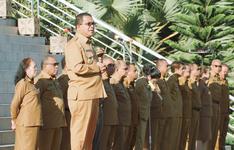 Gubernur NTT, Melki Laka Lena Pimpin Apel kekuatan bersama ASN Lingkup Pemprov NTT (Foto: RN)