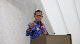 Gubernur NTT, Emanuel Melkiades Laka Lena memberikan arahannya pada kegiatan Rekonsiliasi dana BOSP Tahap I TA. 2025 dan sisa dana BOSP Tahun 2024 yang diselenggarakan oleh Dinas Pendidikan dan Kebudayaan Provinsi NTT