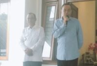 Mantan Bupati Ende, H. Djafar Achmad dan Bupati Ende, Yosef Benediktus Badeoda pada acara Syukuran Grand Opening Restaurant Banyumas (Foto: Chen Rasi/Savanaparadise.com)