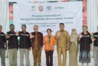 Foto bersama Bupati Ende Yosef Benediktus Badeoda bersama keluarga besar Yayasan FREN (Foto:Chen Rasi/Savanaparadise.com)