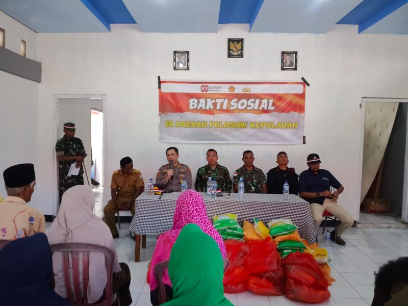 Polres Ende bersama TNI dan BUMN gelar bakti sosial di Desa Rorurangga, Kecamatan Pulau Ende (Foto: Chen Rasi/SP