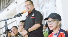 Gubernur NTT, Emanuel Melkiades Laka Lena saat memberikan sambutan pada acara penutupan perhelatan piala Gubernur NTT- Liga Pelajar Soeratin CUP U-17 (Foto: DC)