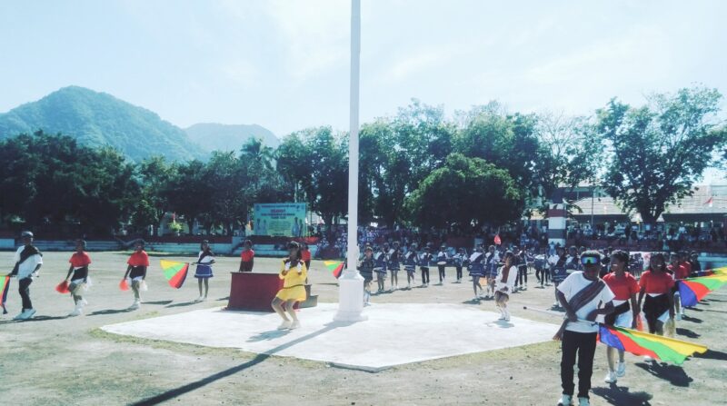 Penampilan peserta Lomba Marching Band Pertama dari SMP Katolik Nirmala Jopu (Foto:Chen Rasi/Savanaparadise.com)
