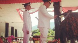 Bupati Ende, Yosef Benediktus Badeoda saat menyampaikan pidato pada HUT ke-8 RI,  di Lapangam Pancasila Ende, (Foto: Chen Rasi/SP)