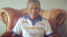 Kepala Sekolah SMK Negeri 1 Ende (Foto: Chen Rasi/Savanaparadise.com)