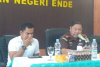 Kepala Kejaksaan Negeri Ende, Adi Rifani SH.,MH didampingi Kasi Intel, Nanda Yoga Rohmana, SH.,MH (Foto:Mateus Bheri/CR)