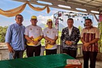 Keterangan Foto: Penulis Agustinus Tetiro bersama Gubernur NTT, Bupati Ende, Wabup Ende dan seorang ASN Pemkab NTT