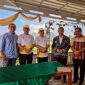 Keterangan Foto: Penulis Agustinus Tetiro bersama Gubernur NTT, Bupati Ende, Wabup Ende dan seorang ASN Pemkab NTT