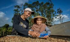Konsisten Berdayakan UMKM Antar BRI Raih Penghargaan Pilar Sosial Katadata ESG Index Awards 2025