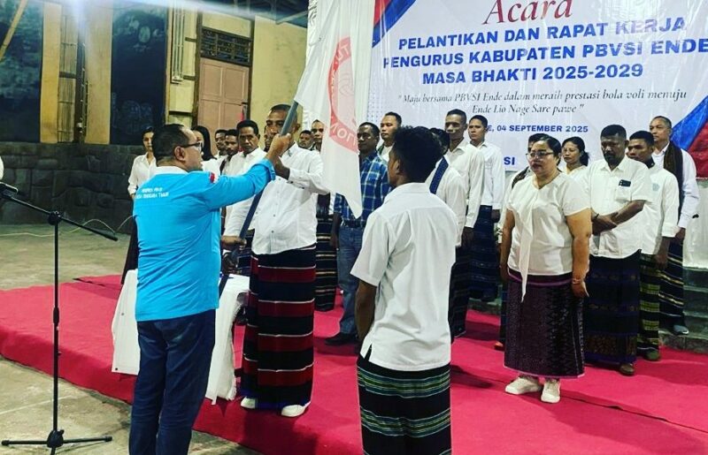 Pelantikan pengurus PBVSI Kabupaten Ende masa bakti 2025-2029 (Foto: Mateus Bheri/SP)