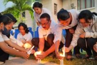 Doa Lintas Agama Seribu Lilin di Halaman Kantor Bupati Ende digagas oleh JPIC SSPS Flores Bagian Timur (Foto: Mateus Bheri)