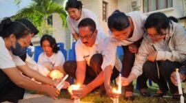 Doa Lintas Agama Seribu Lilin di Halaman Kantor Bupati Ende digagas oleh JPIC SSPS Flores Bagian Timur (Foto: Mateus Bheri)