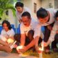 Doa Lintas Agama Seribu Lilin di Halaman Kantor Bupati Ende digagas oleh JPIC SSPS Flores Bagian Timur (Foto: Mateus Bheri)